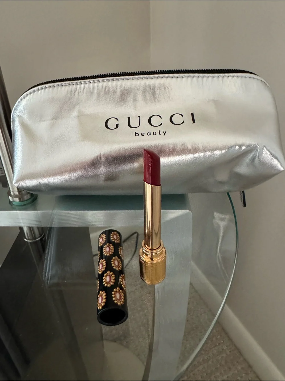 🩶GUCCI BEAUTY🩶Silver Metallic Cosmetic Pouch and beautiful lipstick #517